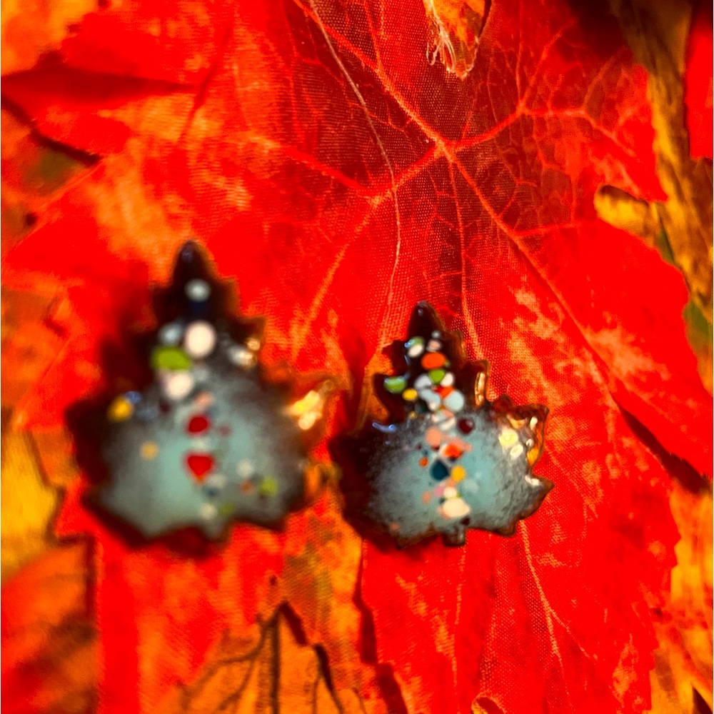 Vintage Autumn Leaves Screw-on metal earrings.